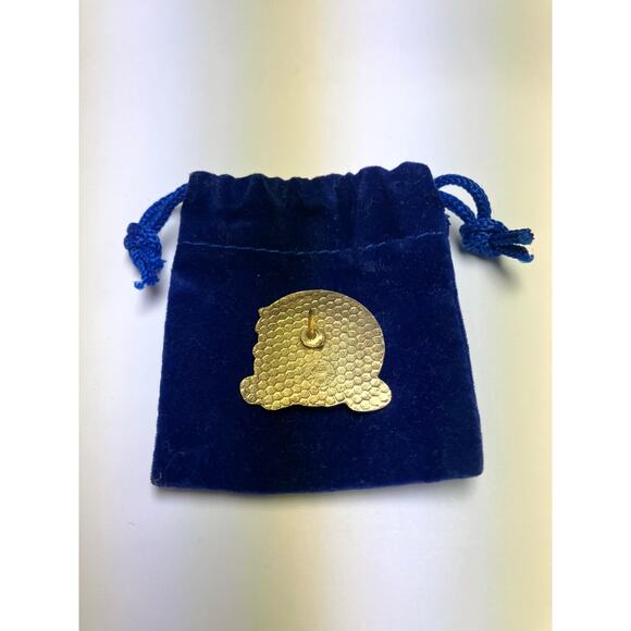 Vintage Garfield Hugging Teddy Bear Pin- no backing - Picture 2 of 5